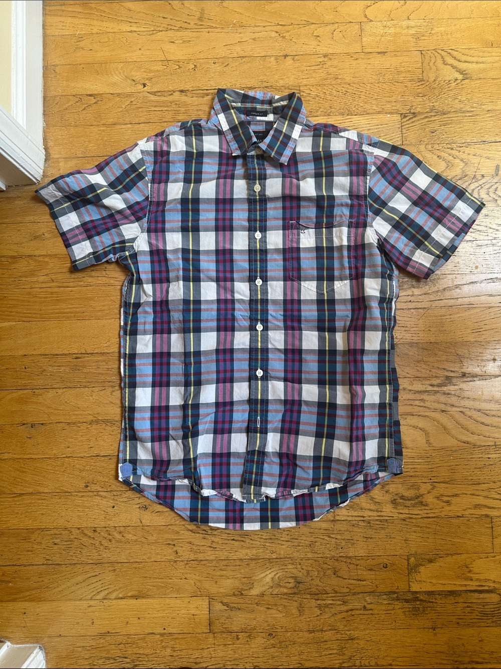 American Eagle Outfitters Short-Sleeve Plaid Shirt in Blue, White, Pink